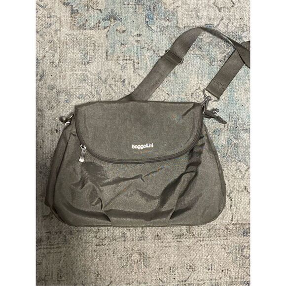 Baggallini  Amanda Crossbody Bag Gray RFID lightweight - Picture 1 of 5